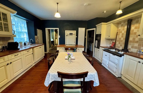 Tillicoultry Cottage | Stay on a Scottish Estate in a charming 6 person cottage among nature