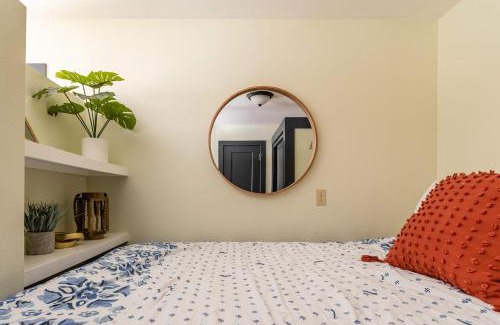 Belmont House | Stay Portland - Quirky Micro Apt - Foodies, Artists, Coffee Lovers