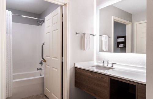 Stow Hotel | Staybridge Suites Akron-Stow-Cuyahoga Falls by IHG