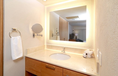 Zona Expo Hotel | Staybridge Suites Guadalajara Expo by IHG