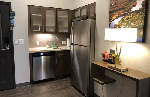 Lake Delton Hotel | Staybridge Suites Wisconsin Dells - Lake Delton by IHG