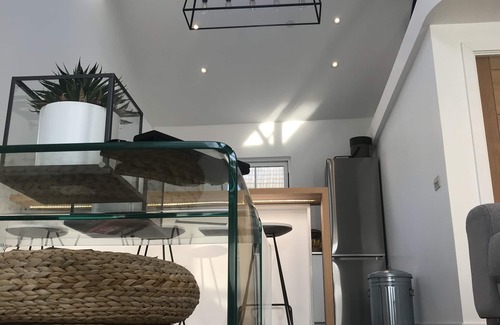 St Albans Apartment | Staycation New York Loft Gated Development LUX St Albans - Off Street Parking