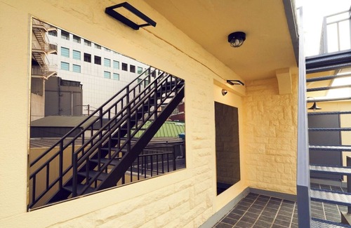 Jangchung-dong House | Steps away from DDP,Airport Bus,Shopping Malls & More:ELEGANCE & MEMORIES AWAIT!