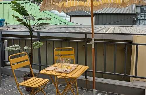 Jangchung-dong House | Steps away from DDP,Airport Bus,Shopping Malls & More:ELEGANCE & MEMORIES AWAIT!