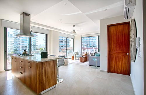 North Hotel Zone Condo | Steps from Beach | Pool + Hot tub + Gym + Balcony