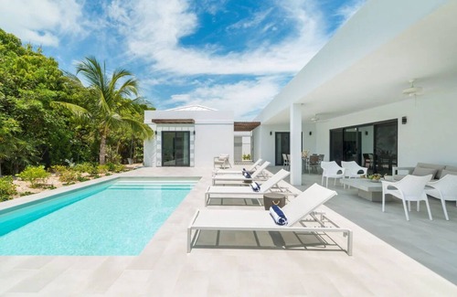 The Bight Villa | Steps from Grace Bay Beach w/Private Pool, Guest House, Snorkeling & More