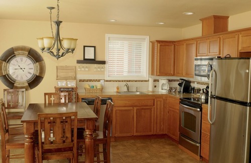 Ocean Shores Cottage | Steps From The Beach & Pet Friendly- NO MINIMUM STAY!
