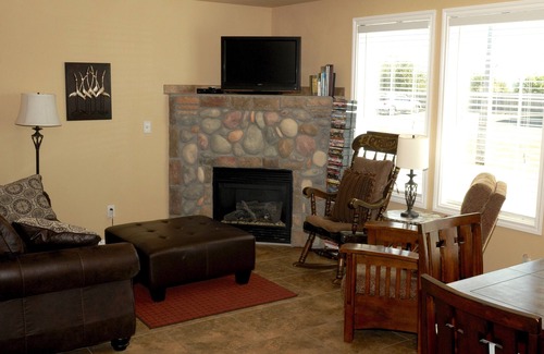 Ocean Shores Cottage | Steps From The Beach & Pet Friendly- NO MINIMUM STAY!
