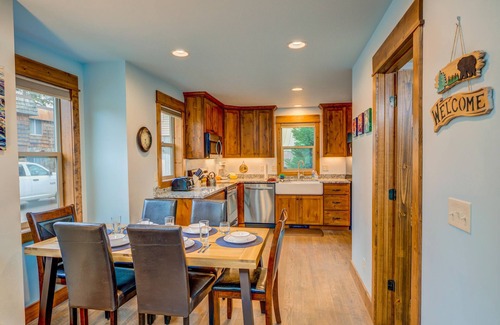 West Yellowstone House | Steps from Yellowstone- Barnes on Boundary Unit A