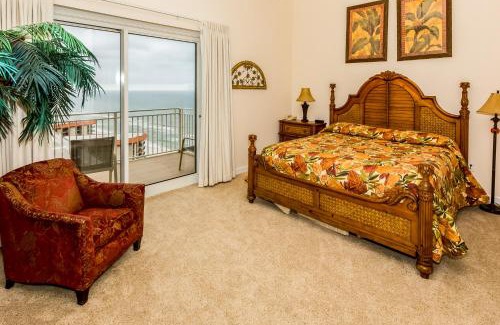 Thomas Drive Apartment | Sterling Beach 403