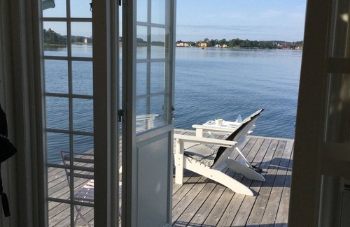 Vaxholm House | Stockholm.fantastic lakeside plot with sauna and Jacuzzi for 10 people