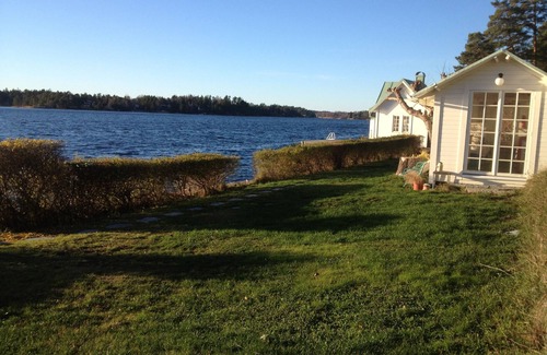 Vaxholm House | Stockholm.fantastic lakeside plot with sauna and Jacuzzi for 10 people