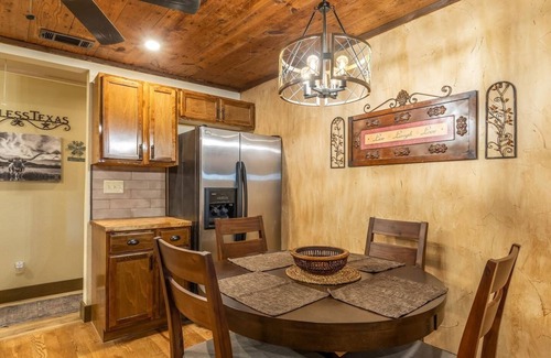 Fort Worth House | Stockyards Cowboy Lodge - 1/8 mi to Stockyards-Sleeps up to10-add 11 next door!