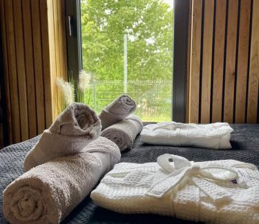 Bodzentyn House | Stodoła Na Kresach - widokowy domek drewniany, całoroczny JACUZZI & SAUNA