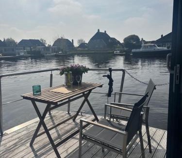 Belt-Schutsloot Boat Rental | Stoere HOUSEBOAT op toplocatie!