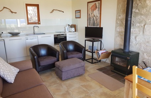 Emu Bay Villa | Stone eco-friendly villa, beachfront acreage. Penguins, koalas