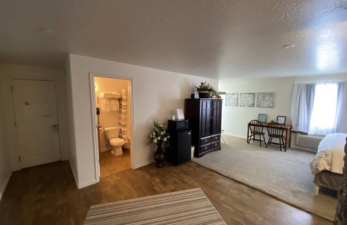 Vernal Hotel | Stone Hollow