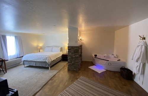 Vernal Hotel | Stone Hollow