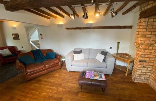 Quorn House | Stoop Cottage - in the heart of Quorn