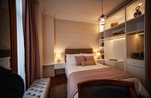 Sao Martinho do Porto Hotel | Storytellers Palace
