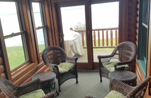 Cheboygan Cabin | Straits of Mackinaw log Cabin. Spectacular views of Mackinac Island! Kayaks incl