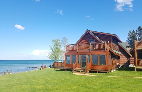 Cheboygan Cabin | Straits of Mackinaw log Cabin. Spectacular views of Mackinac Island! Kayaks incl