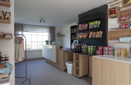 Sint Maartensvlotbrug RV Rental | Strand 49 Camping & Glamping