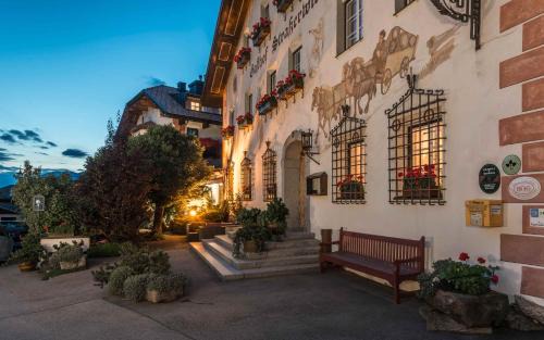 Strassen Hotel | Strasserwirt - Ansitz zu Tirol