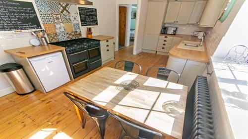 Georgeham House | Streamways Nr Croyde - Large country cottage with valley views, Hot Tub option and private garden cabin, sleeps 12-16
