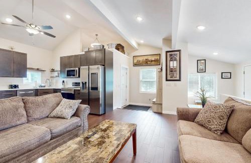 North Hudson House | Stucco House