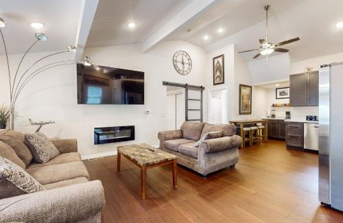 North Hudson House | Stucco House