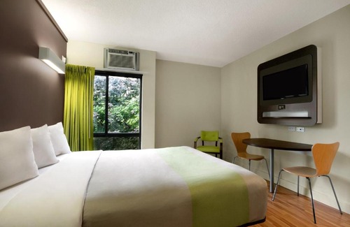Alexandra Park Apartment | Studio 6 Downtown Toronto