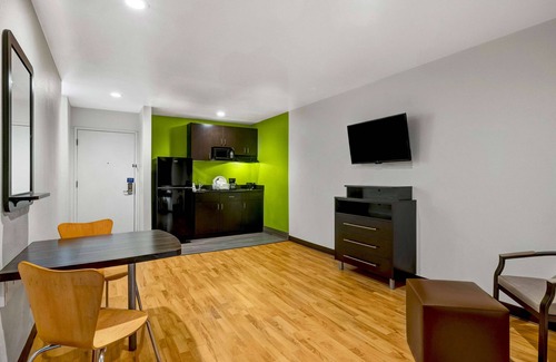 Cully Hotel | Studio 6 Portland, OR