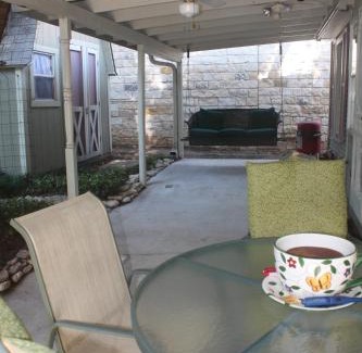 Fredericksburg House | Studio B Guest House