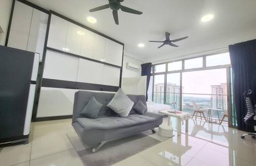 Taman Mount Austin Apartment | Studio Balcony Lake View Palazio Austin IKEA AEON by GDRAGON HomeStay