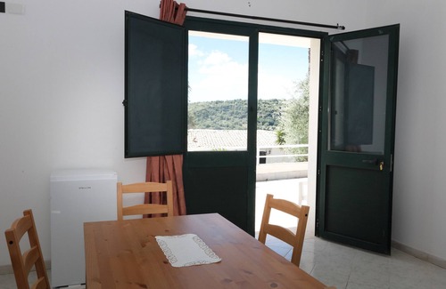 Noto Historic Centre Apartment | Studio 'Bergamotto - Fiumara Val Di Noto' with Mountain View, Wi-Fi and Air Conditioning