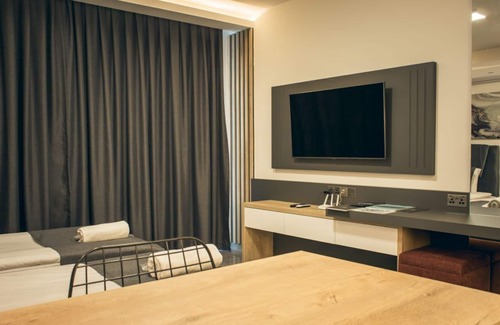 Trikomo Apartment | Studio Flat w Shared Pool 4 min to Beach in Iskele
