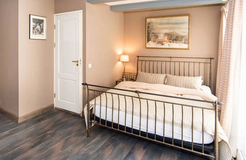 Canal Ring Hotel | Studio/hotel room in the heart of the city in 18th century house. Very private.