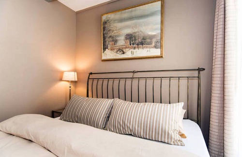 Canal Ring Hotel | Studio/hotel room in the heart of the city in 18th century house. Very private.