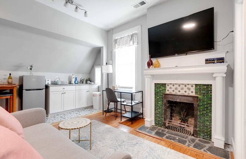 Museum District Condo | Studio Nest/2Queen beds/2TVs museums/free parking