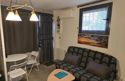Lemasson Apartment | Studio tout équipé et chaleureux en rez de chaussée, parfait pour explorer Montpellier