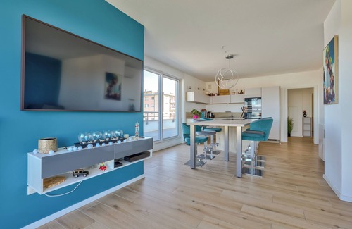 Poteries Apartment | Stunning 1BR Flat with Terrace and private parking