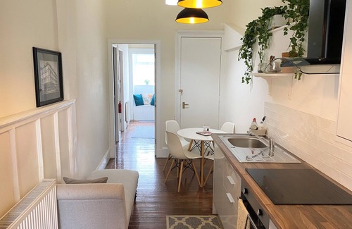Glasgow Westend Apartment | Stunning 2-bed flat with private patio in heart of the west end