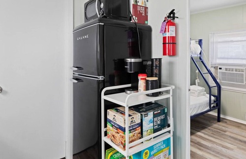 Wildwood Apartment | Stunning 4 BDRM Pets OK, walk 2 beach, cafe, rest