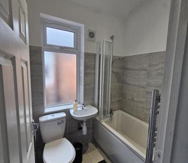 Crewe Apartment | Stunning 4 bedroom House in Crewe Town Centre
