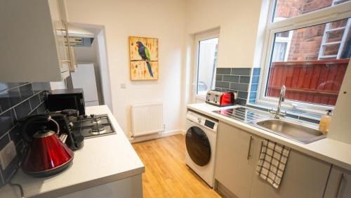 Crewe Apartment | Stunning 4 bedroom House in Crewe Town Centre
