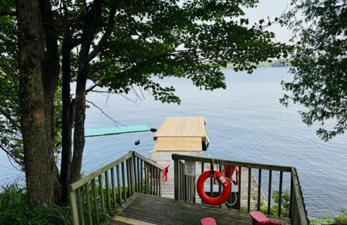 Huntsville House | Stunning All-Seasons Muskoka Lakefront Cottage