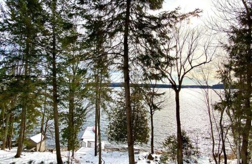 Huntsville House | Stunning All-Seasons Muskoka Lakefront Cottage