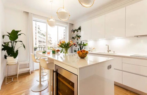 Chaillot Apartment | Stunning apartment Champs Elysees 3 bedrooms AC