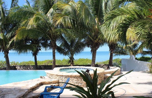 Telchac Puerto Villa | Stunning beachfront villa with wifi and infinity pool